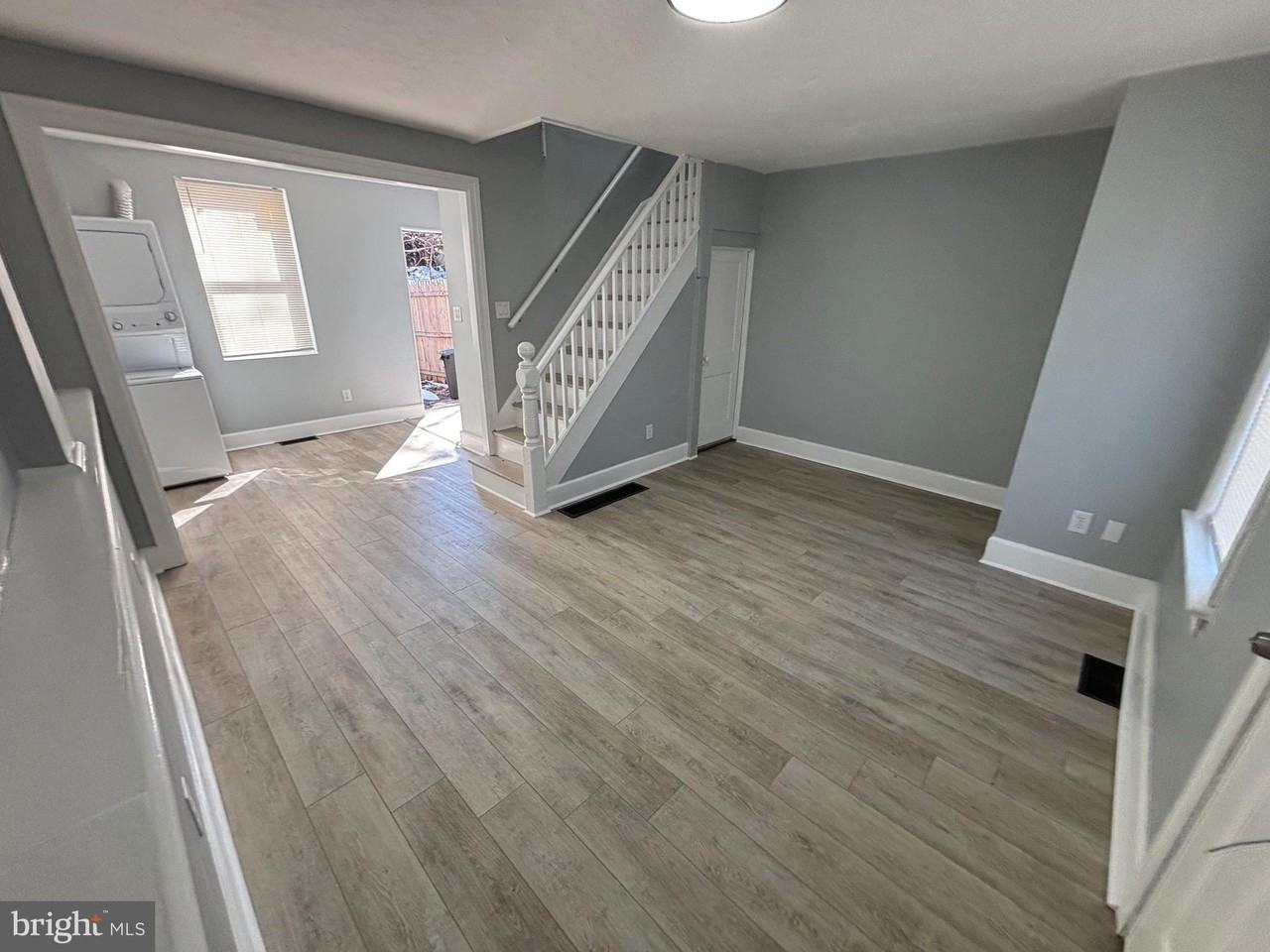 542 Keystone Ave - Photo 3 of 11