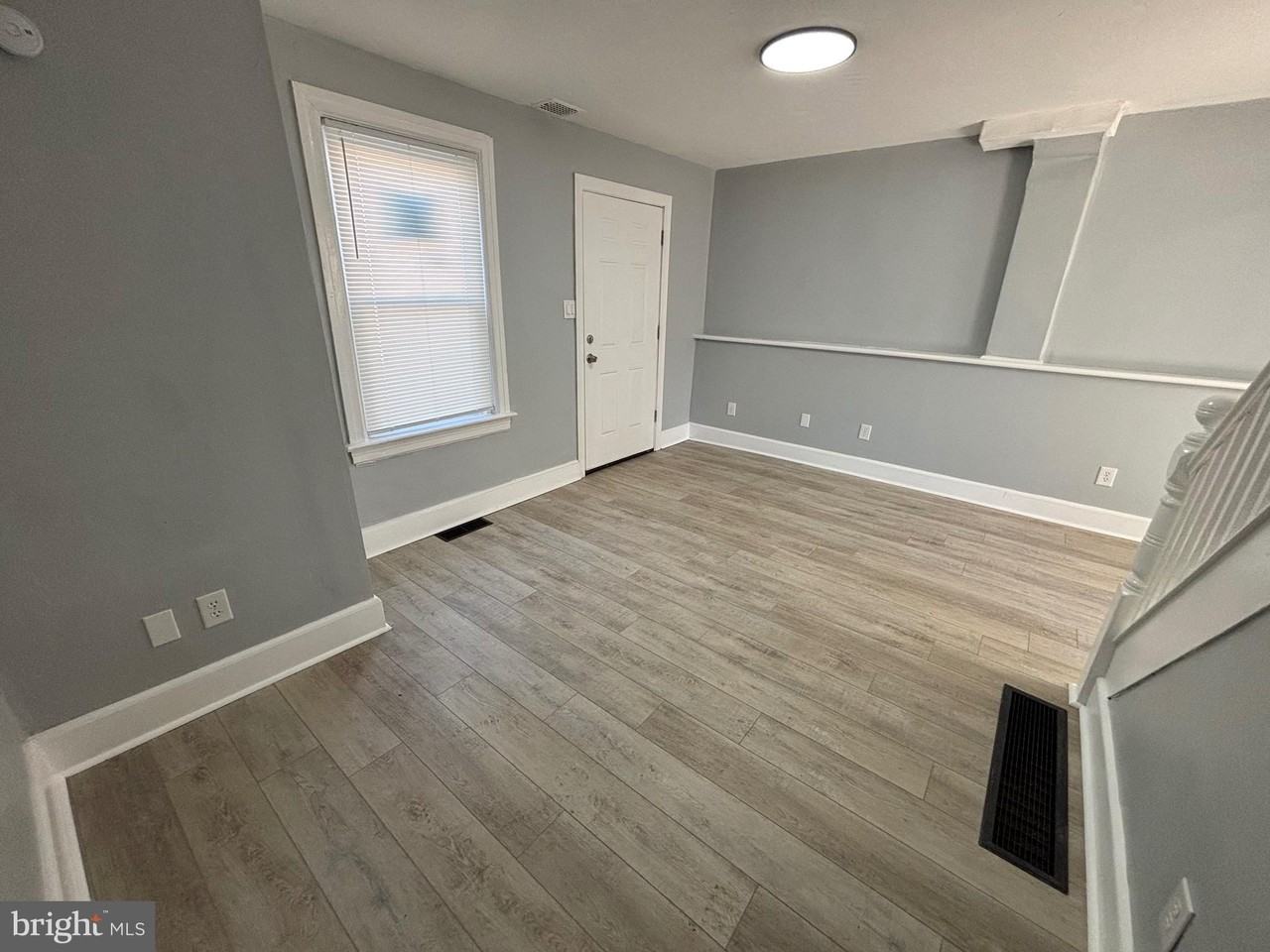 542 Keystone Ave - Photo 4 of 11