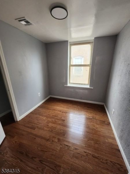 320 S Orange Ave - Photo 4 of 9