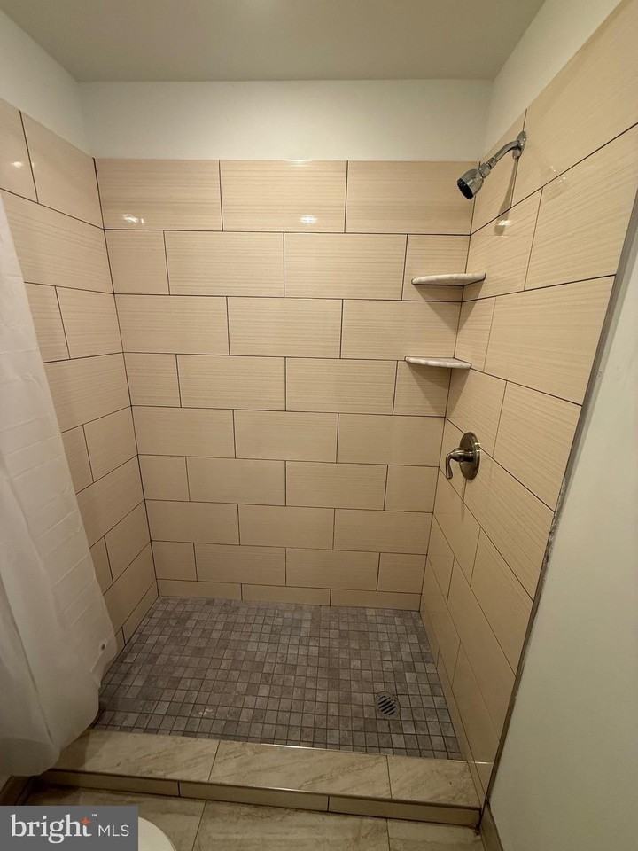 4028 W Girard Ave Unit 2 - Photo 4 of 8