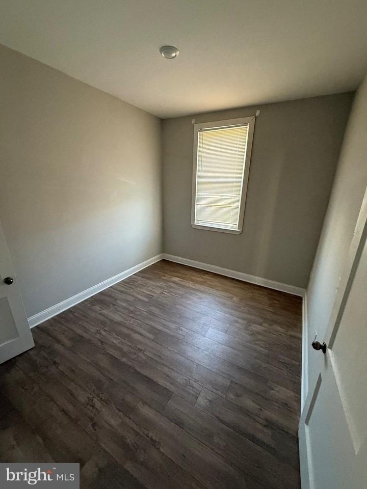 4028 W Girard Ave Unit 2 - Photo 6 of 8