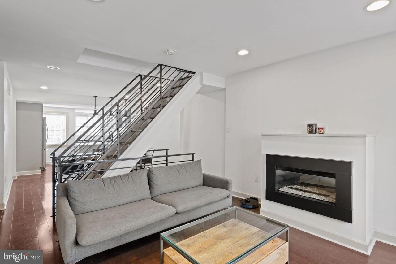 710 Clymer St - Photo 3 of 33