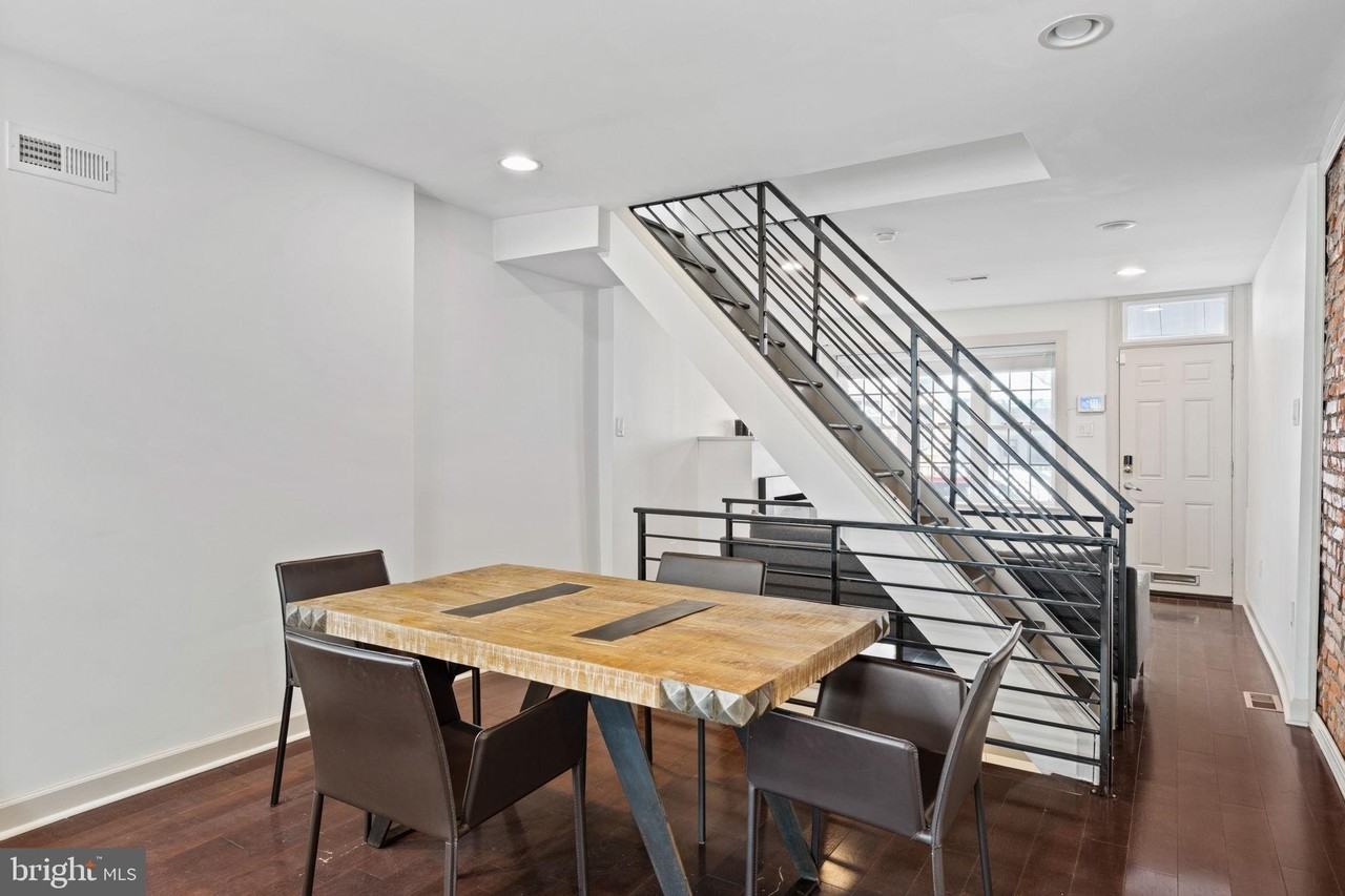 710 Clymer St - Photo 4 of 33