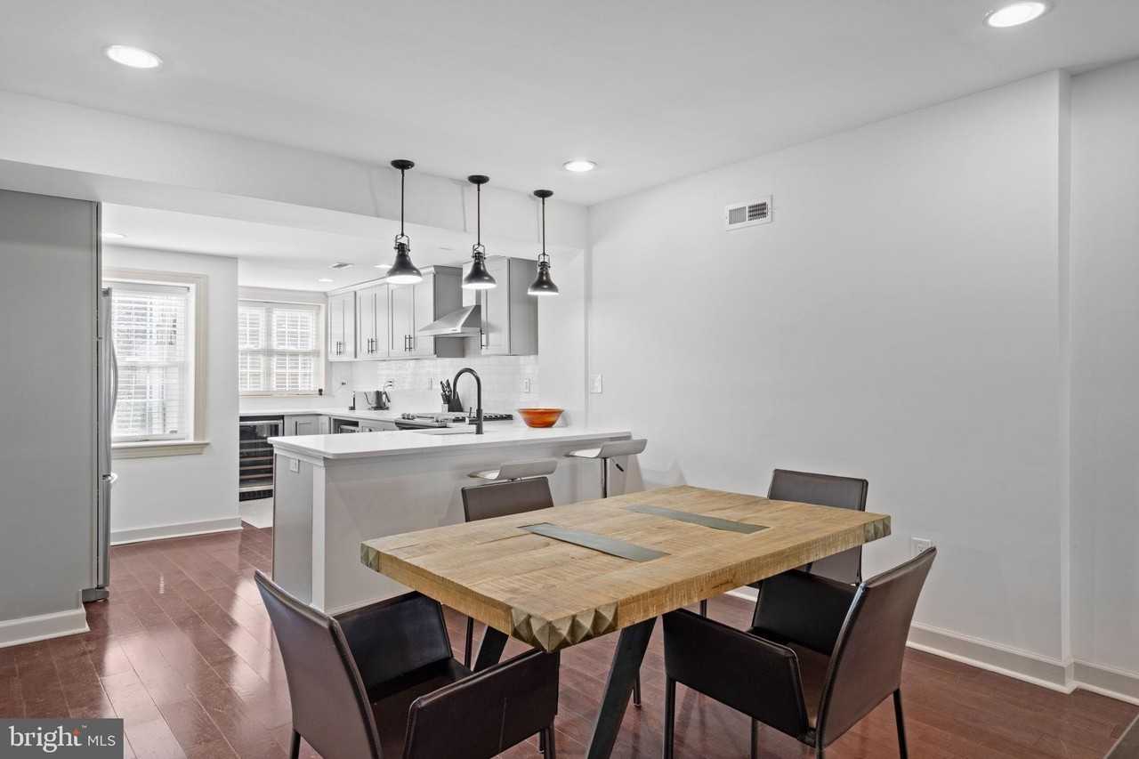 710 Clymer St - Photo 5 of 33