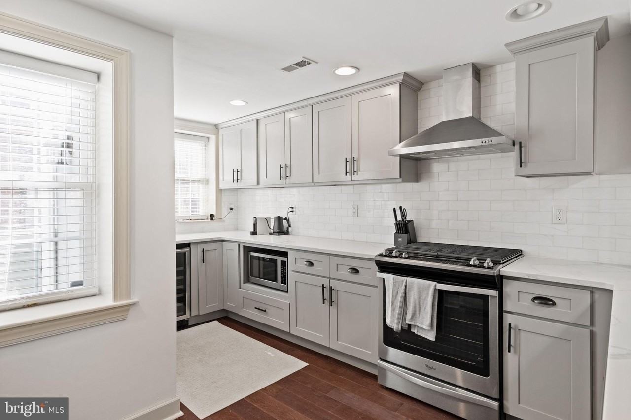 710 Clymer St - Photo 7 of 33