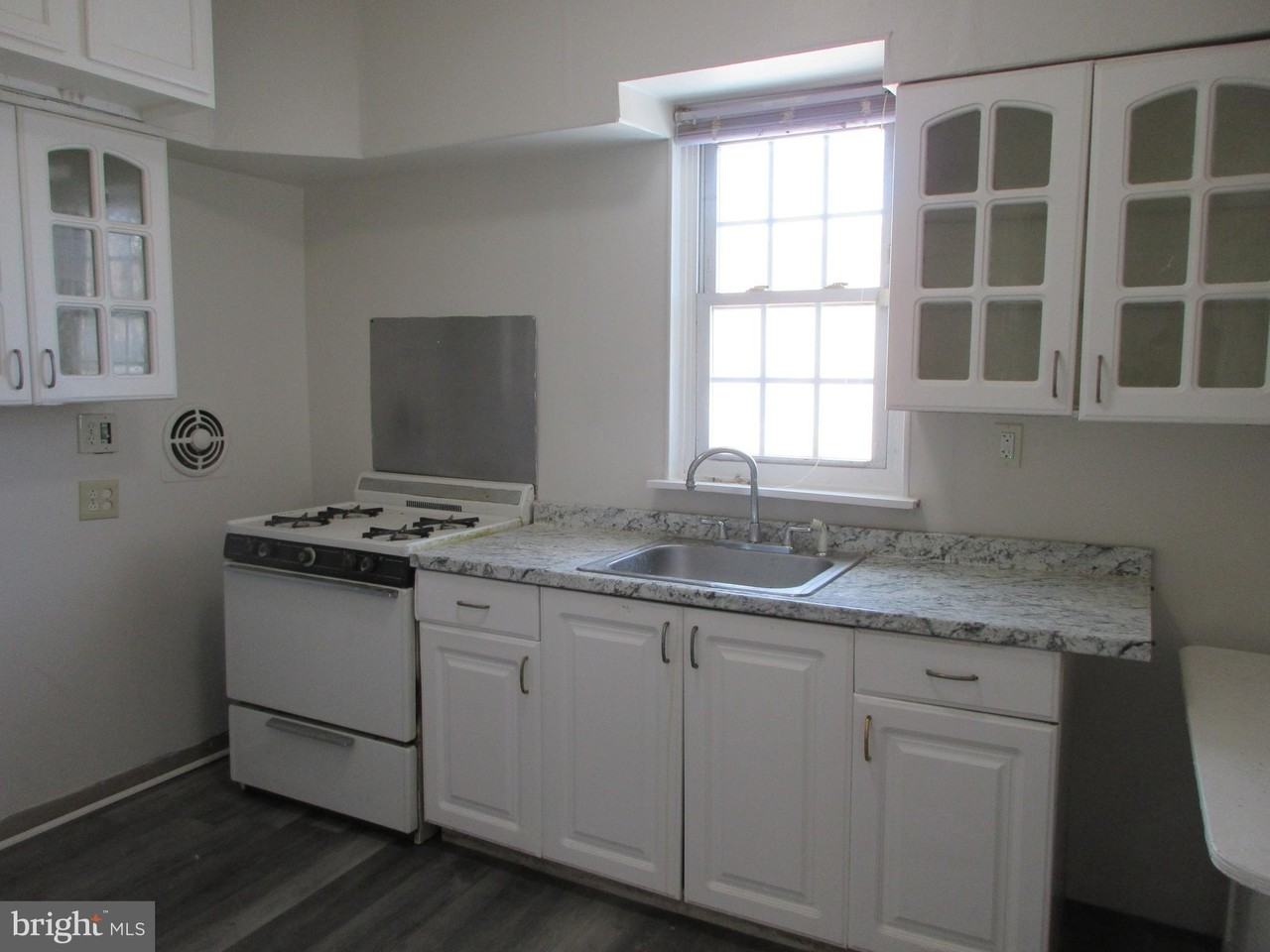 4123 Tyson Ave Apt 2-00 - Photo 4 of 15