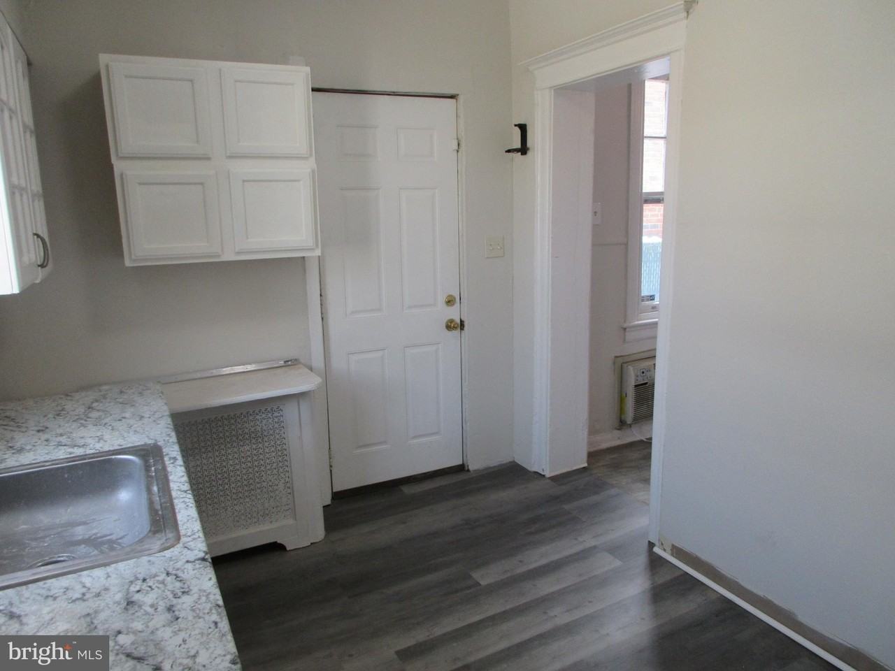 4123 Tyson Ave Apt 2-00 - Photo 5 of 15