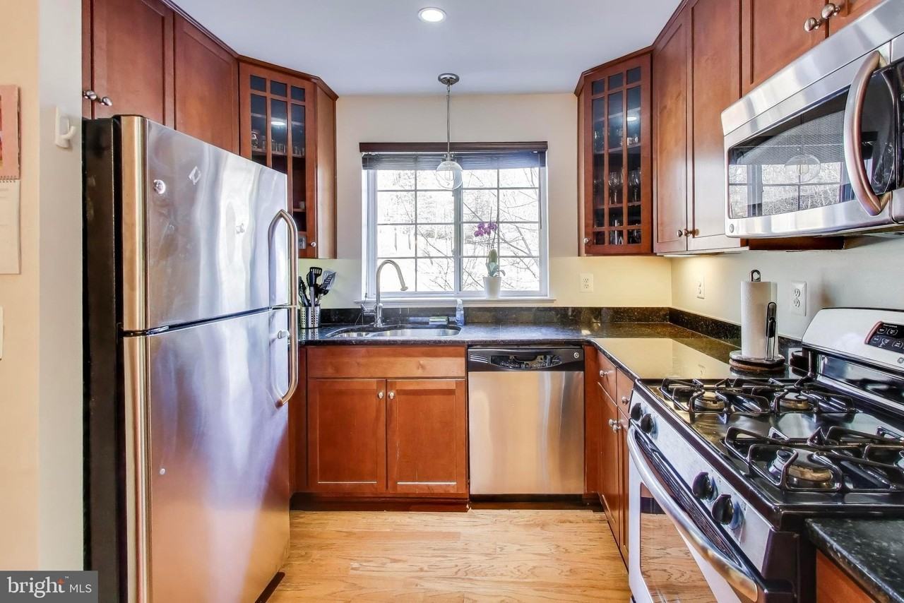 4139 S Four Mile Run Dr Unit 304 - Photo 3 of 31