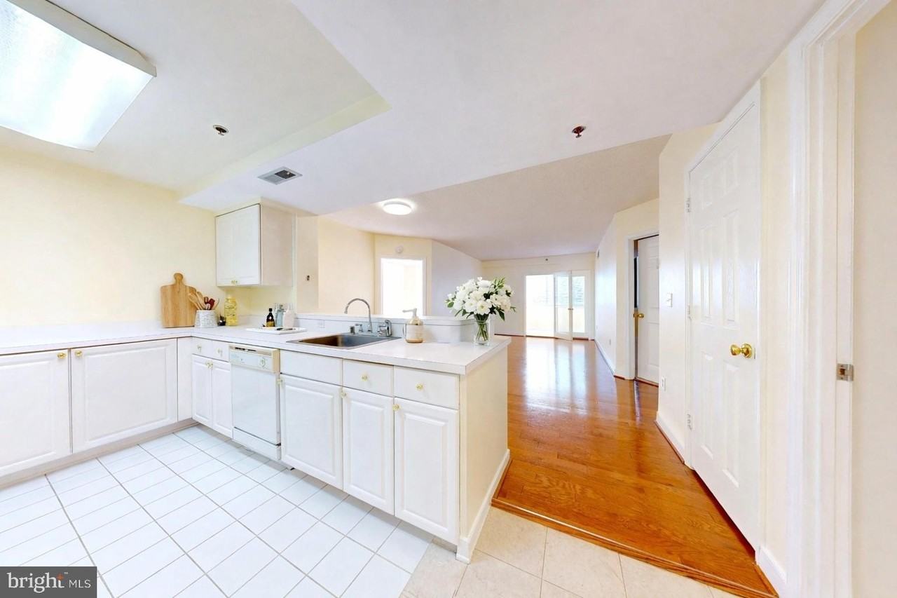 1045 N Utah St Apt 308 - Photo 2 of 45