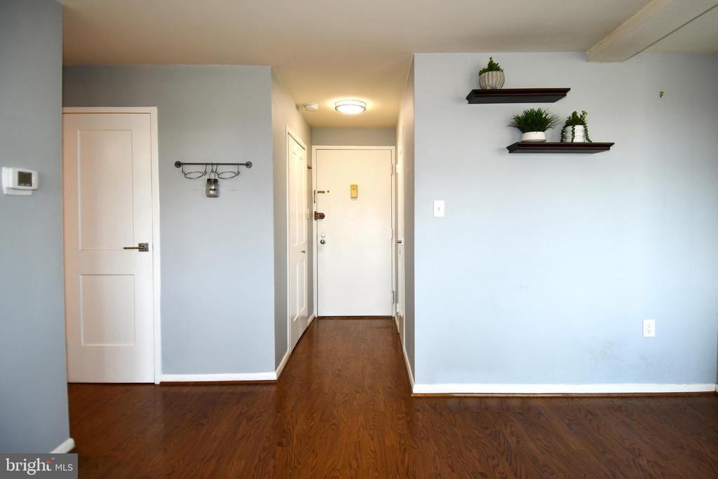 10201 Grosvenor Pl - Photo 4 of 43