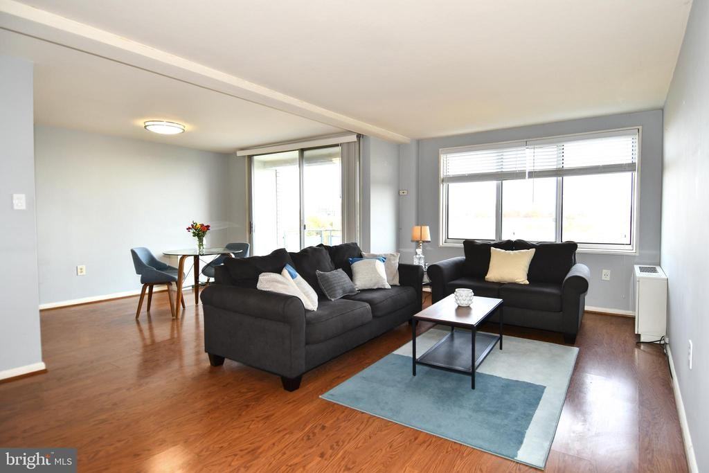 10201 Grosvenor Pl - Photo 5 of 43