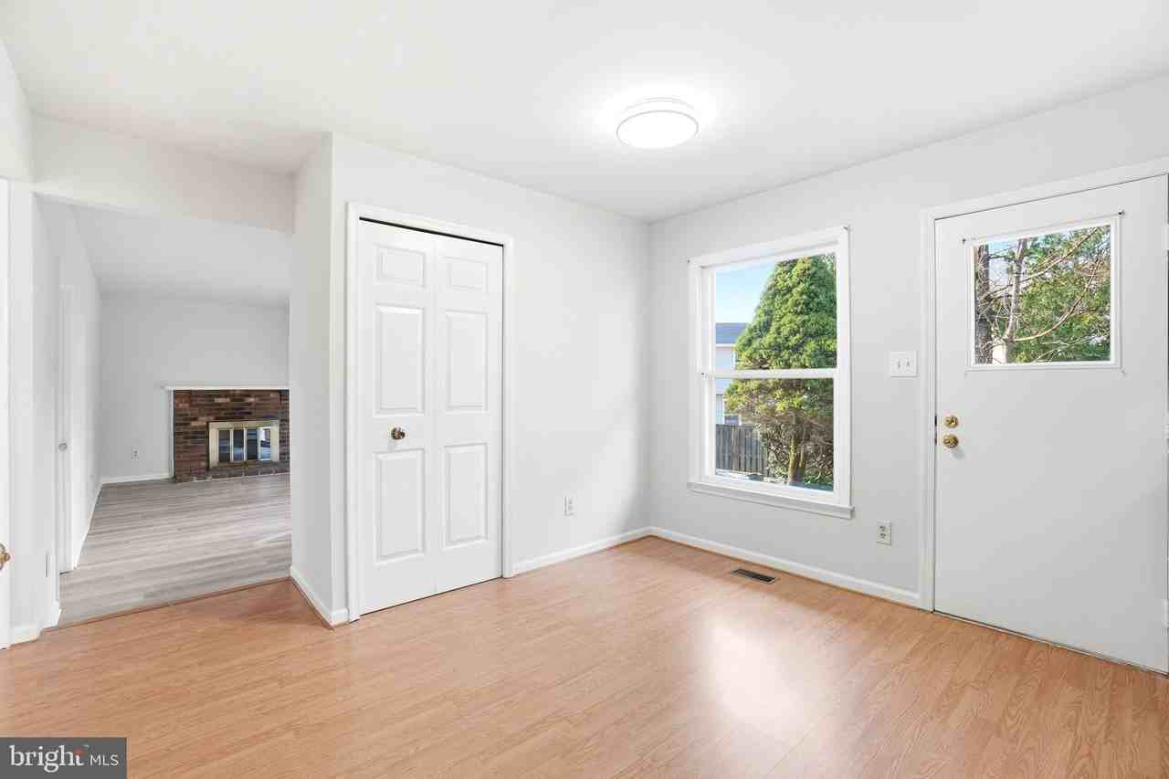 9713 Waterline Dr - Photo 4 of 43