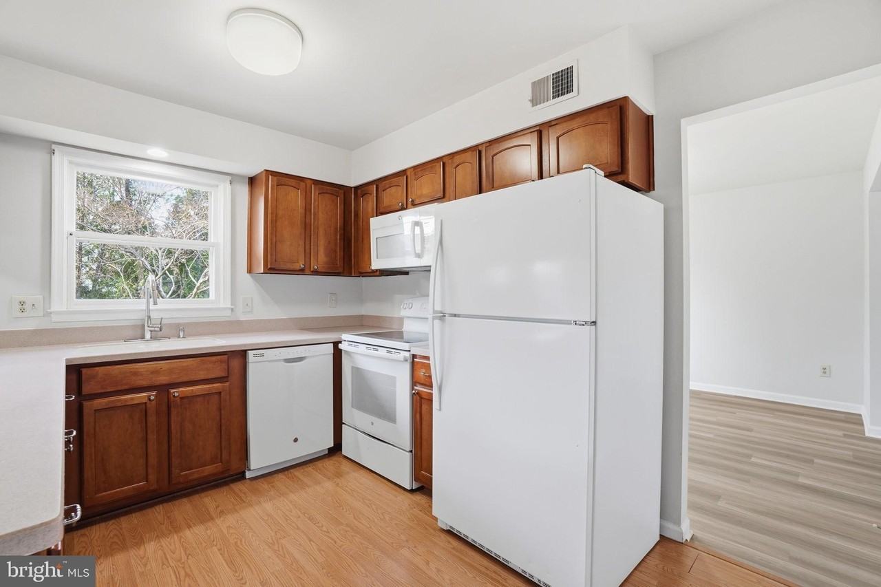 9713 Waterline Dr - Photo 7 of 43