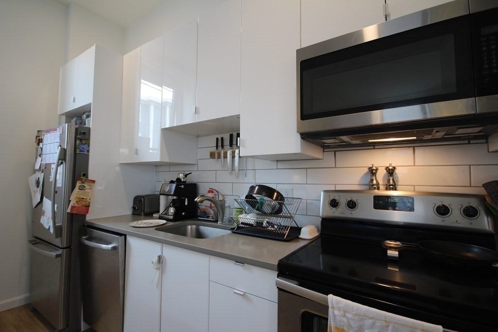 70 Parker Hill Ave - Photo 3 of 17