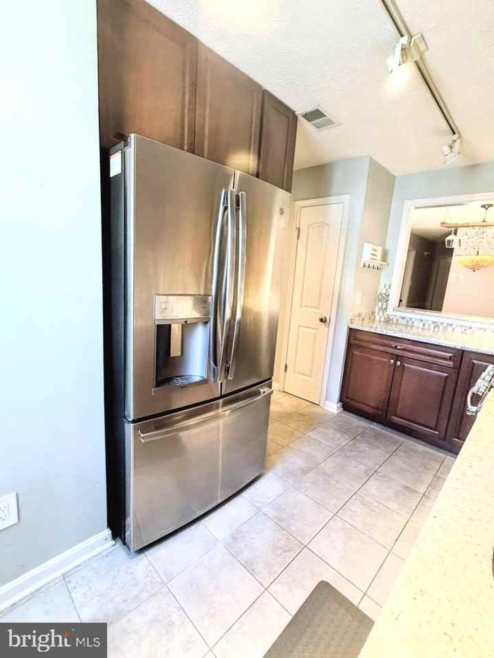 10002 Oakton Terrace Rd - Photo 6 of 34