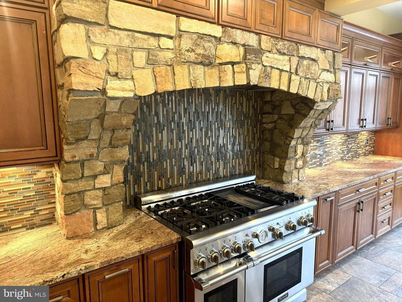 2054 Madrillon Rd - Photo 5 of 50