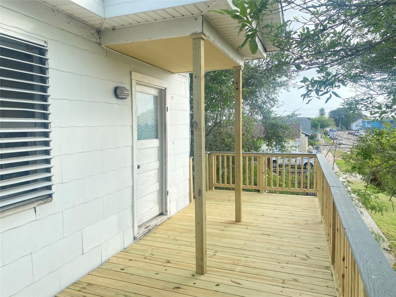 5618 Avenue L ##Up - Photo 4 of 12