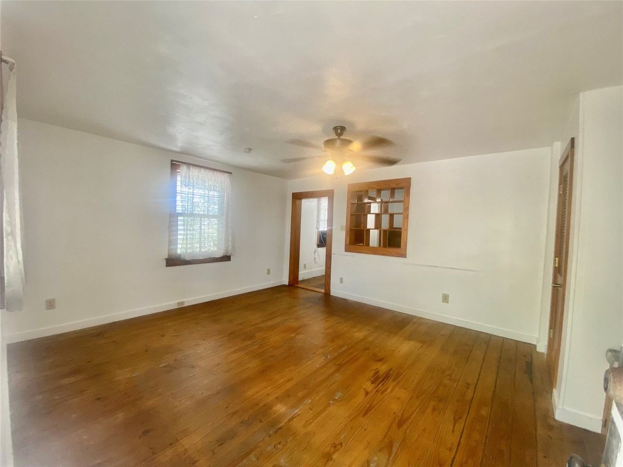 5618 Avenue L ##Up - Photo 5 of 12