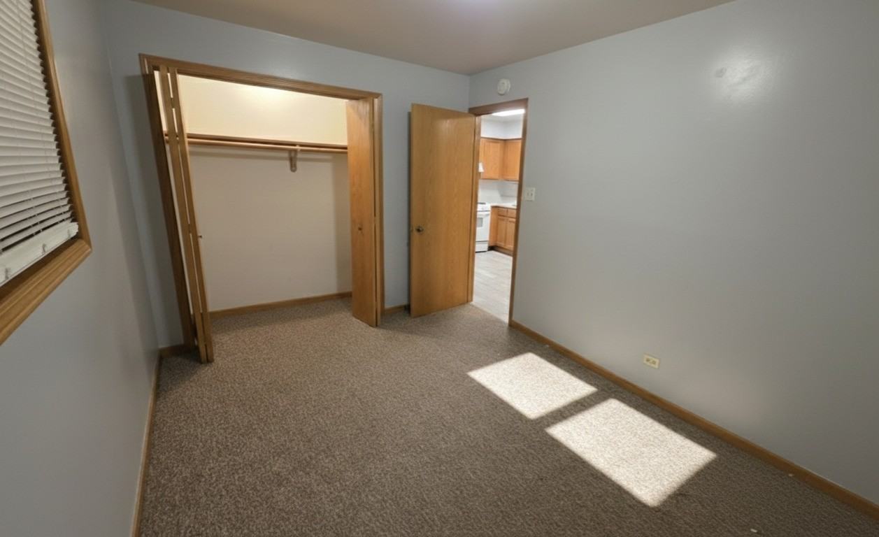 445 W 37th St - Photo 6 of 9