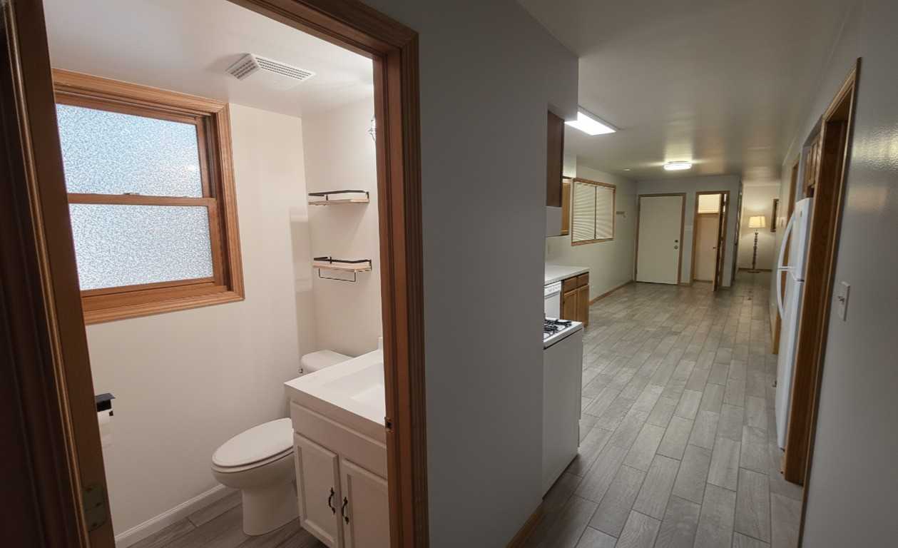 445 W 37th St - Photo 7 of 9