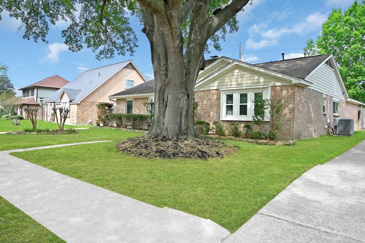 4738 Whispering Falls Dr - Photo 2 of 38