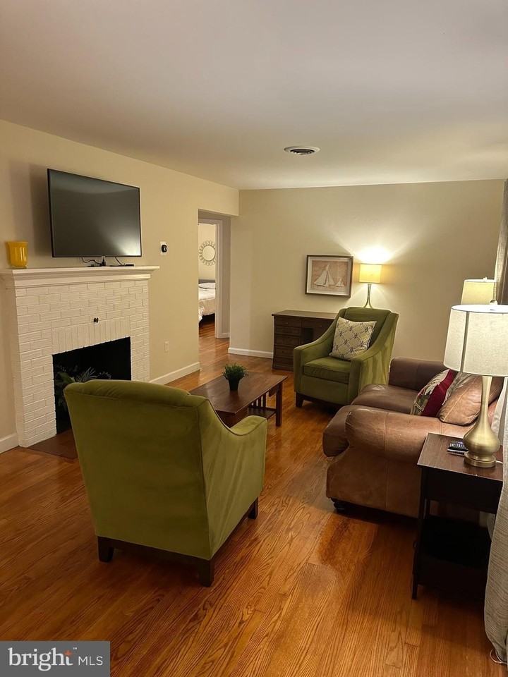 8754 Signal Hill Rd - Photo 3 of 15