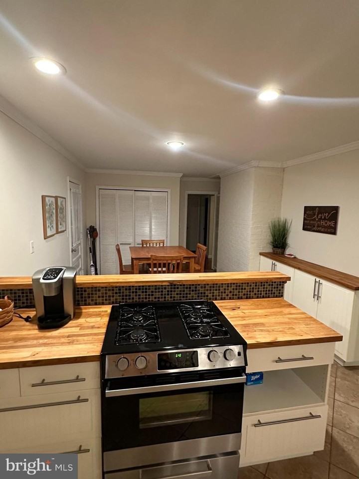 8754 Signal Hill Rd - Photo 6 of 15