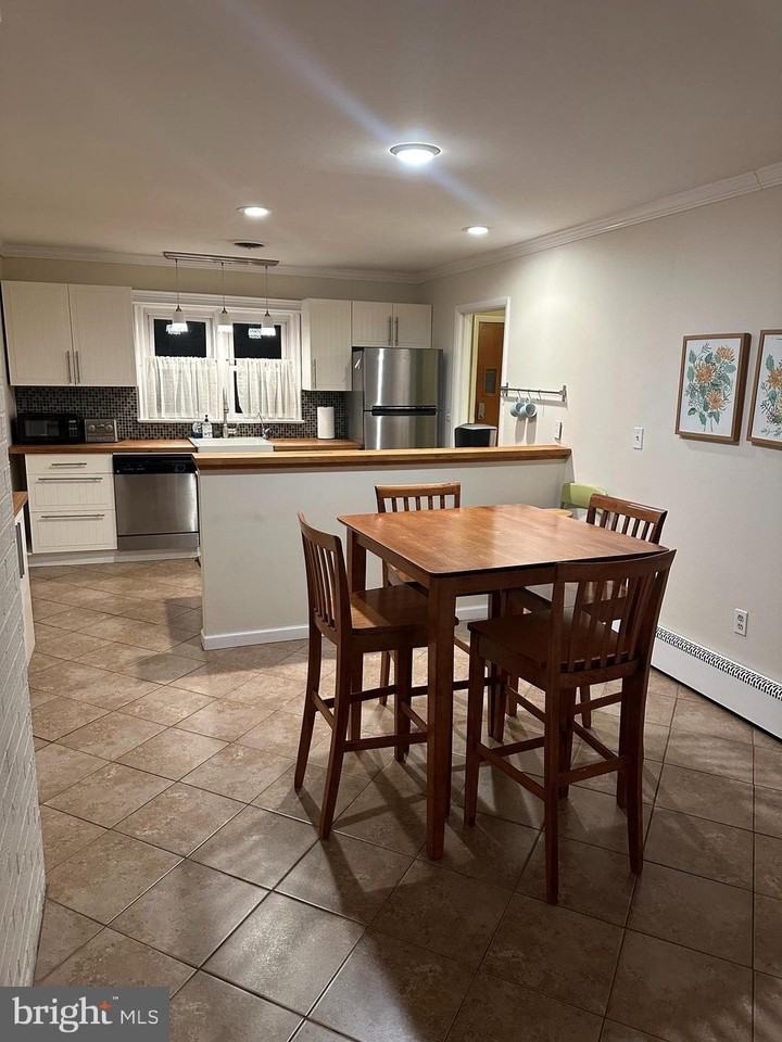 8754 Signal Hill Rd - Photo 7 of 15