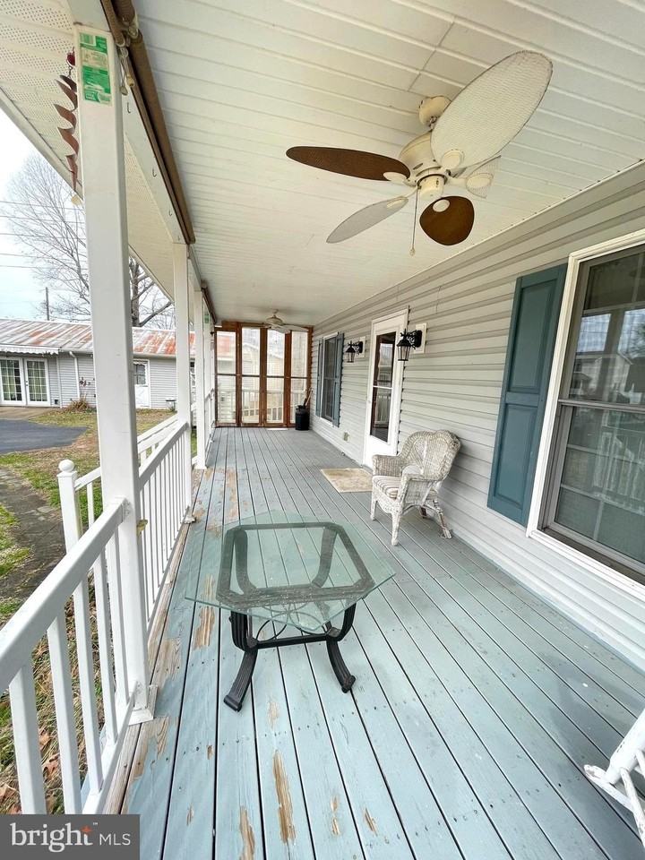 588 Wakefield Dr - Photo 3 of 18