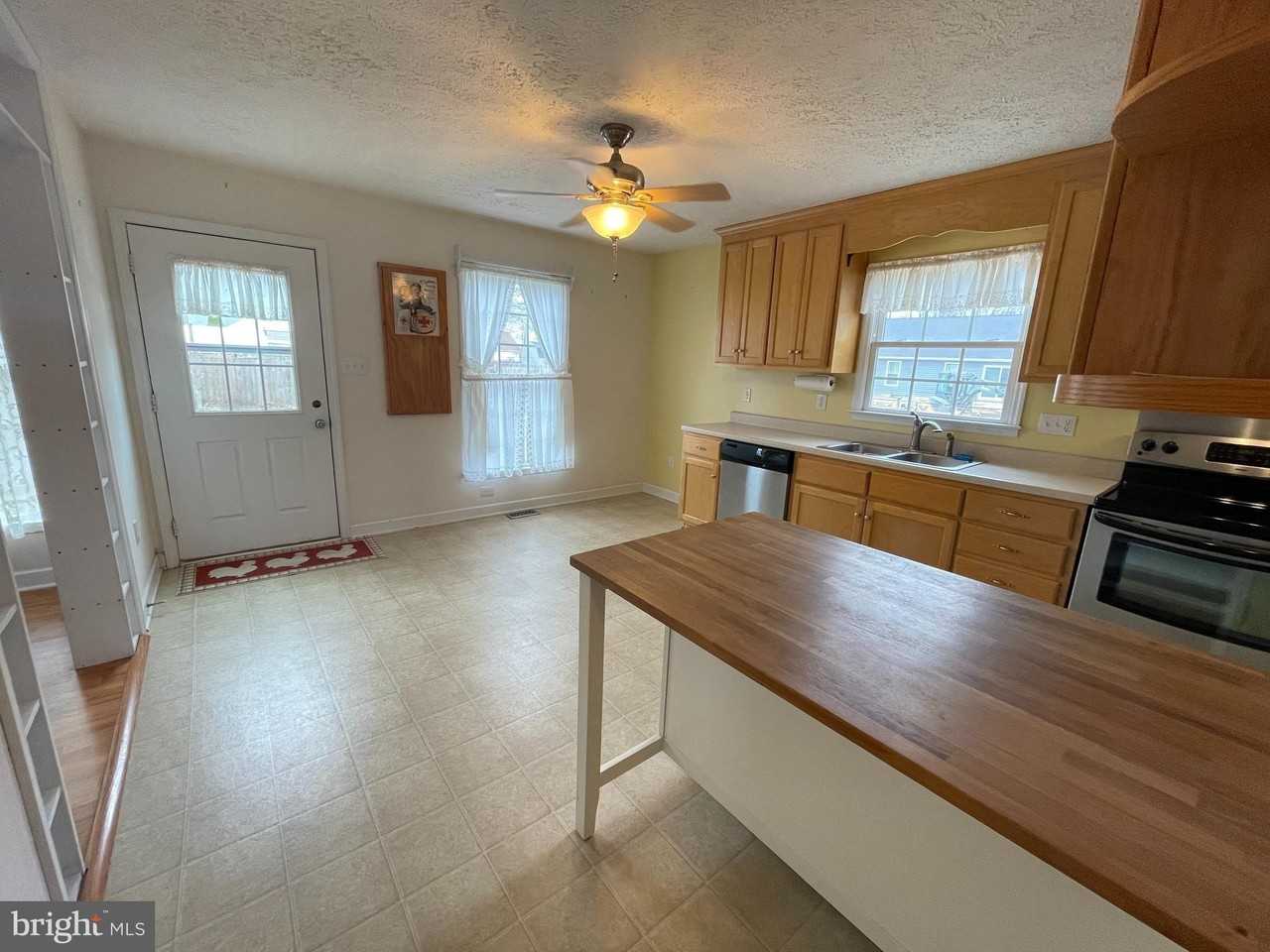 588 Wakefield Dr - Photo 5 of 18