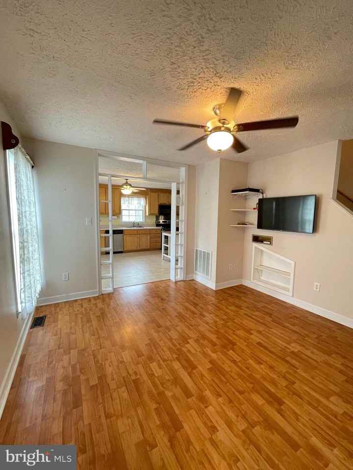 588 Wakefield Dr - Photo 6 of 18