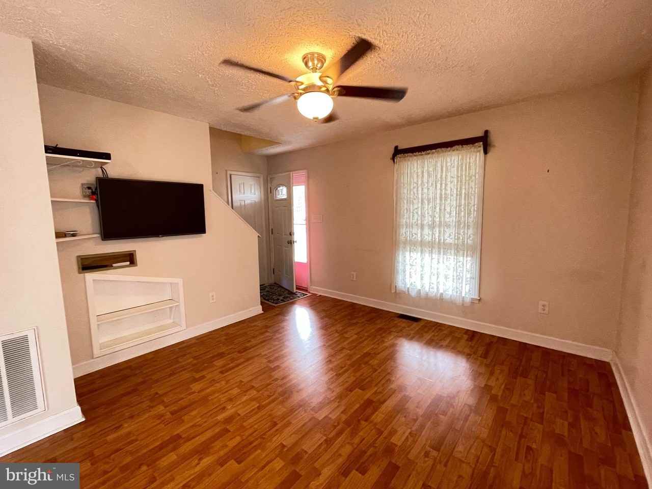 588 Wakefield Dr - Photo 7 of 18