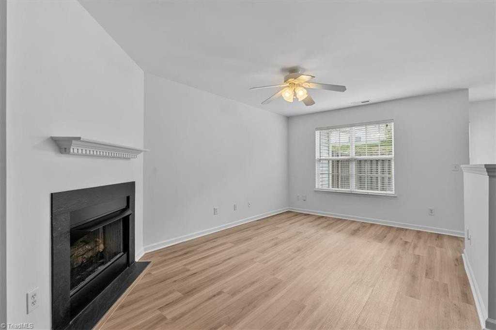 18 Pickwick Pl - Photo 2 of 22