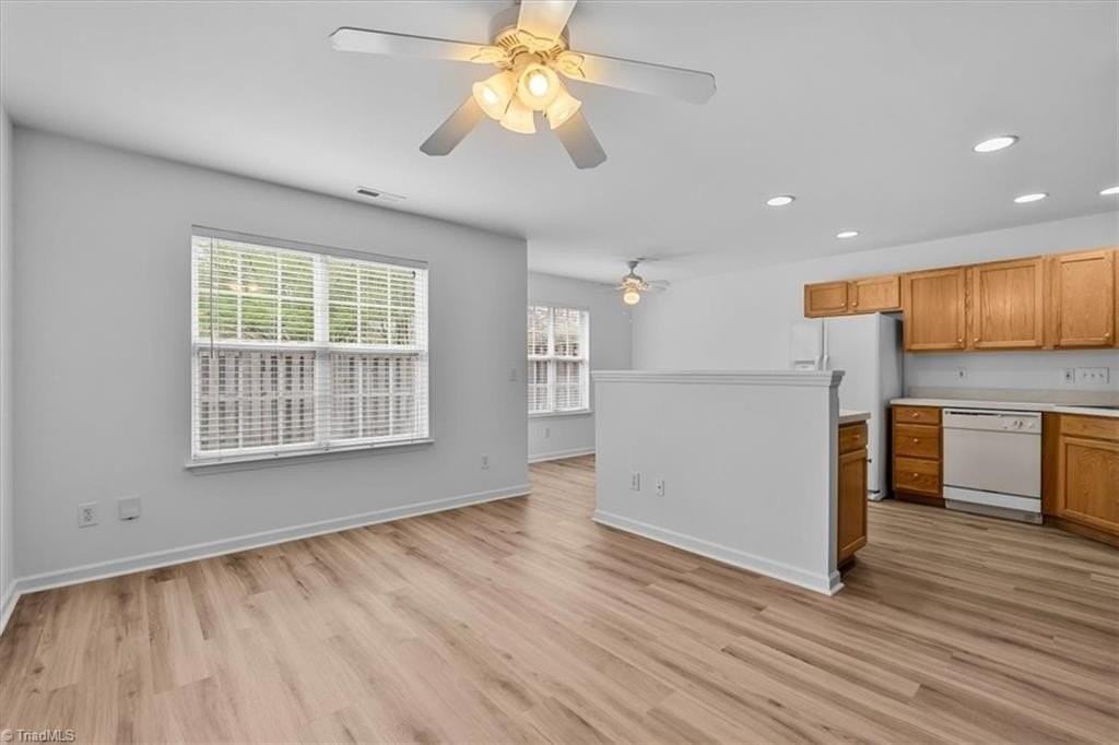 18 Pickwick Pl - Photo 3 of 22