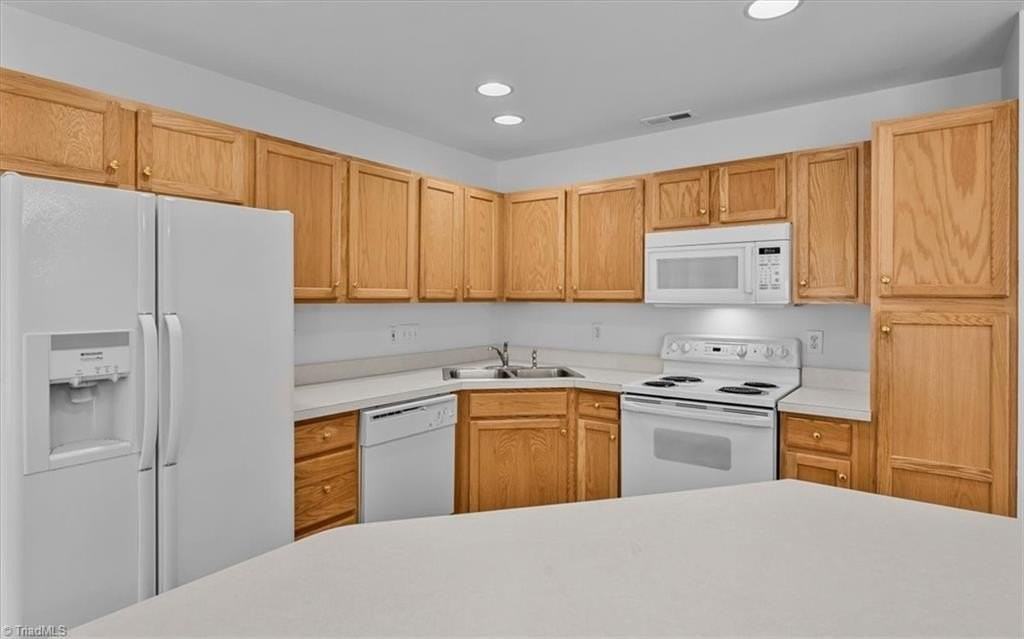 18 Pickwick Pl - Photo 6 of 22