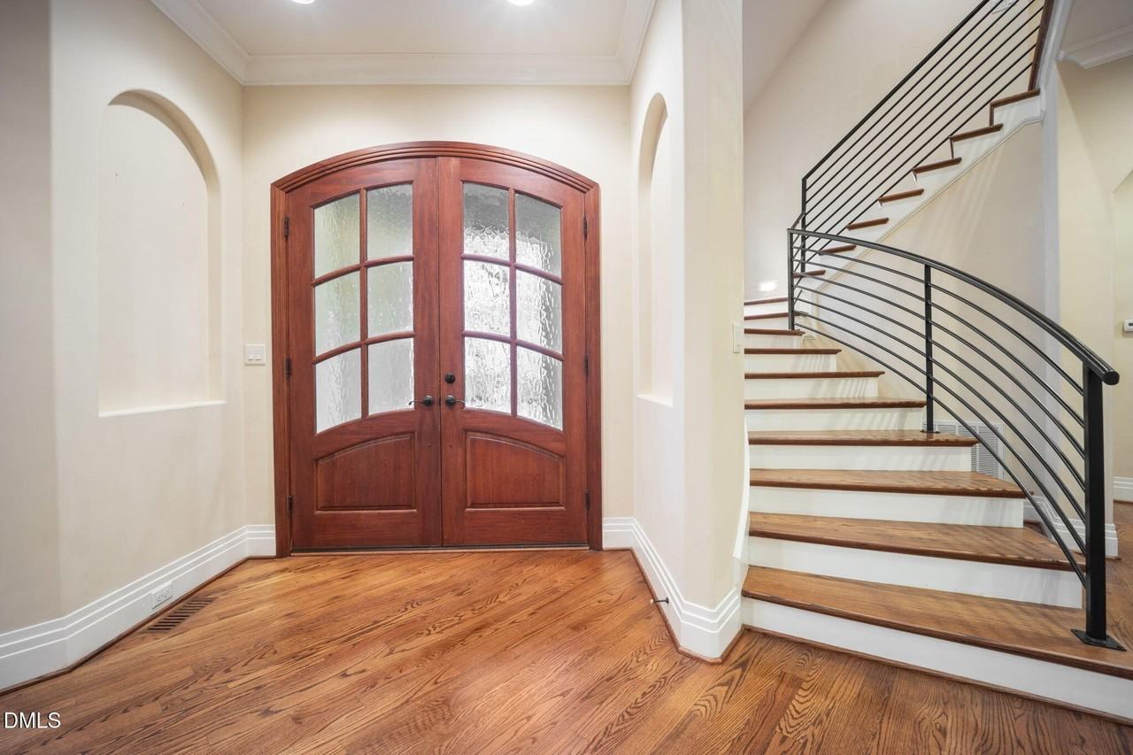 2501 Shadow Hills Ct - Photo 2 of 36