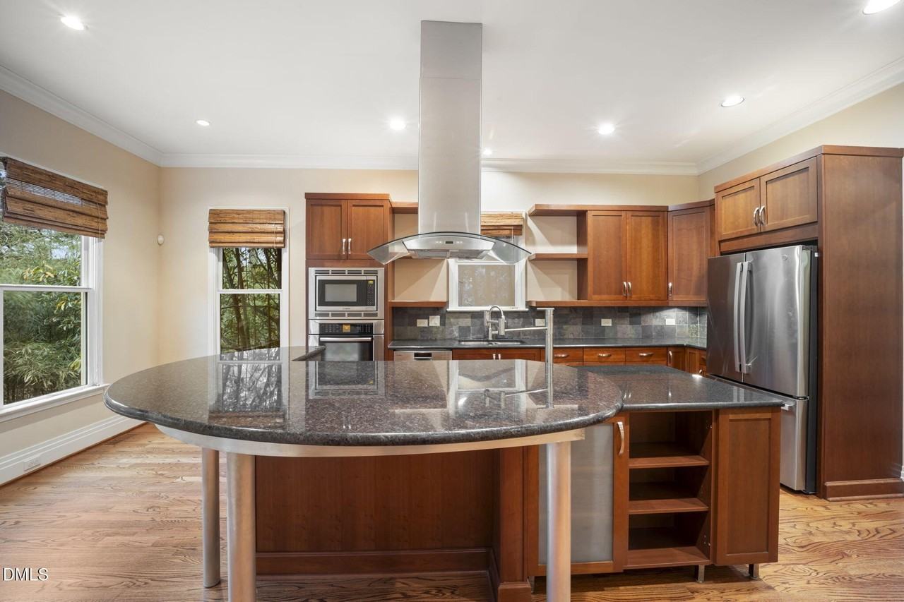 2501 Shadow Hills Ct - Photo 3 of 36