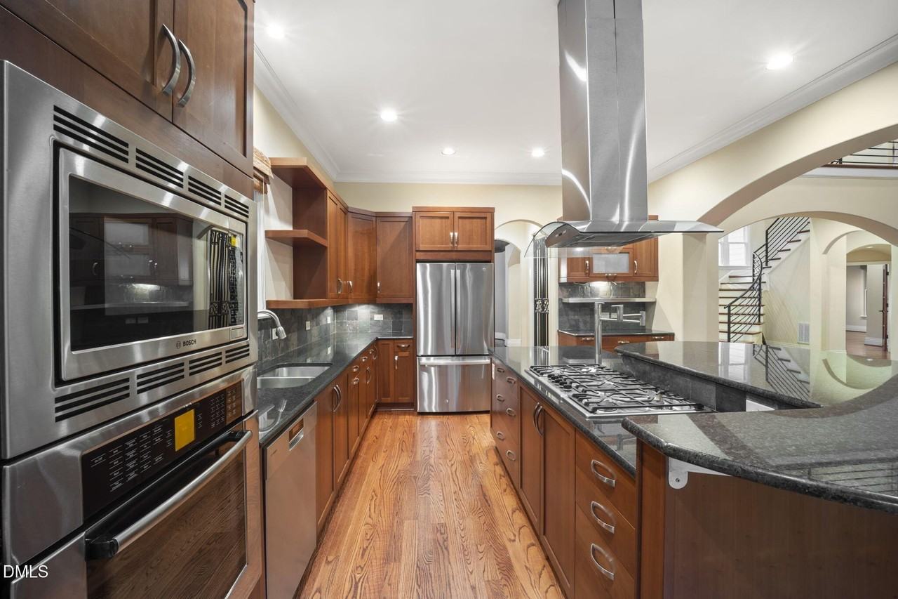 2501 Shadow Hills Ct - Photo 5 of 36