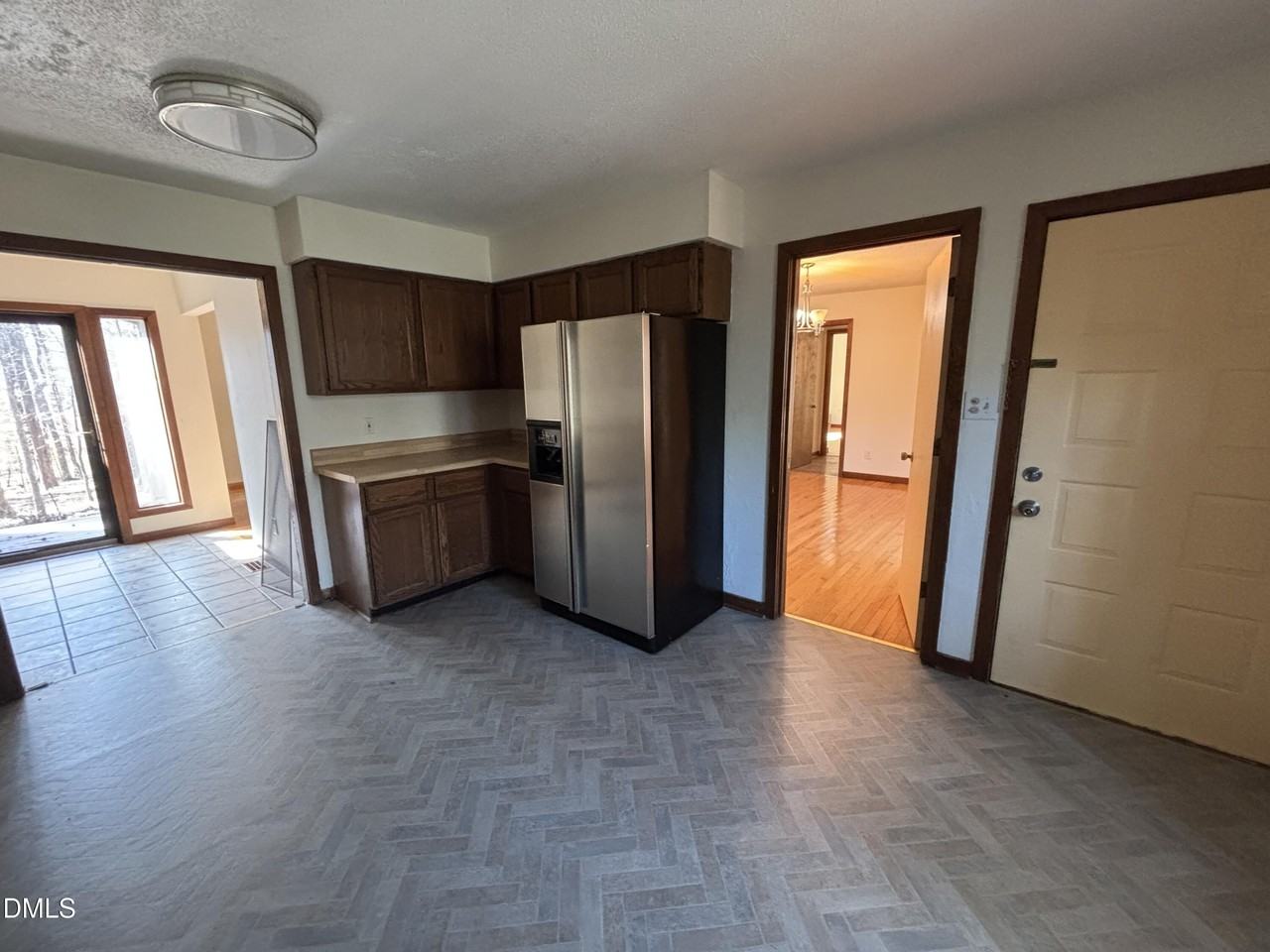 716 Carl Dr - Photo 5 of 35