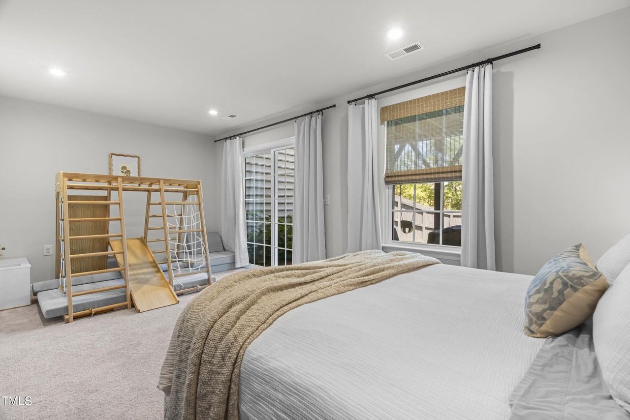 6607 Pathfinder Way - Photo 7 of 38