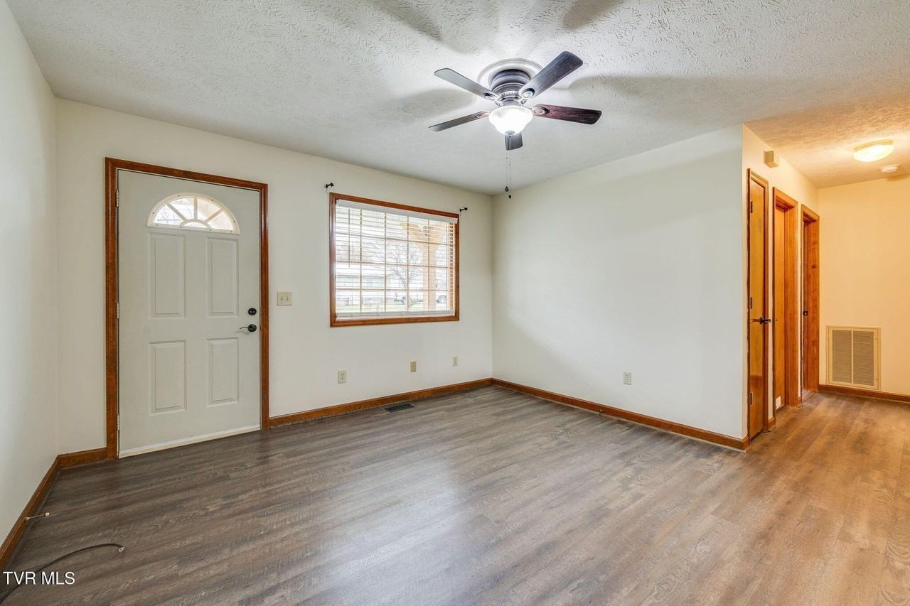 209 Cherry St Apt A - Photo 2 of 25