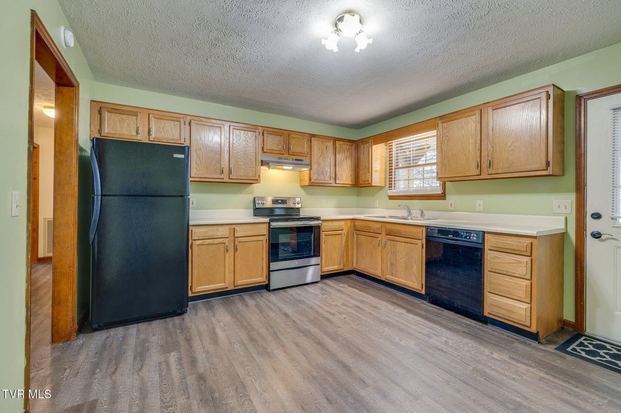 209 Cherry St Apt A - Photo 3 of 25