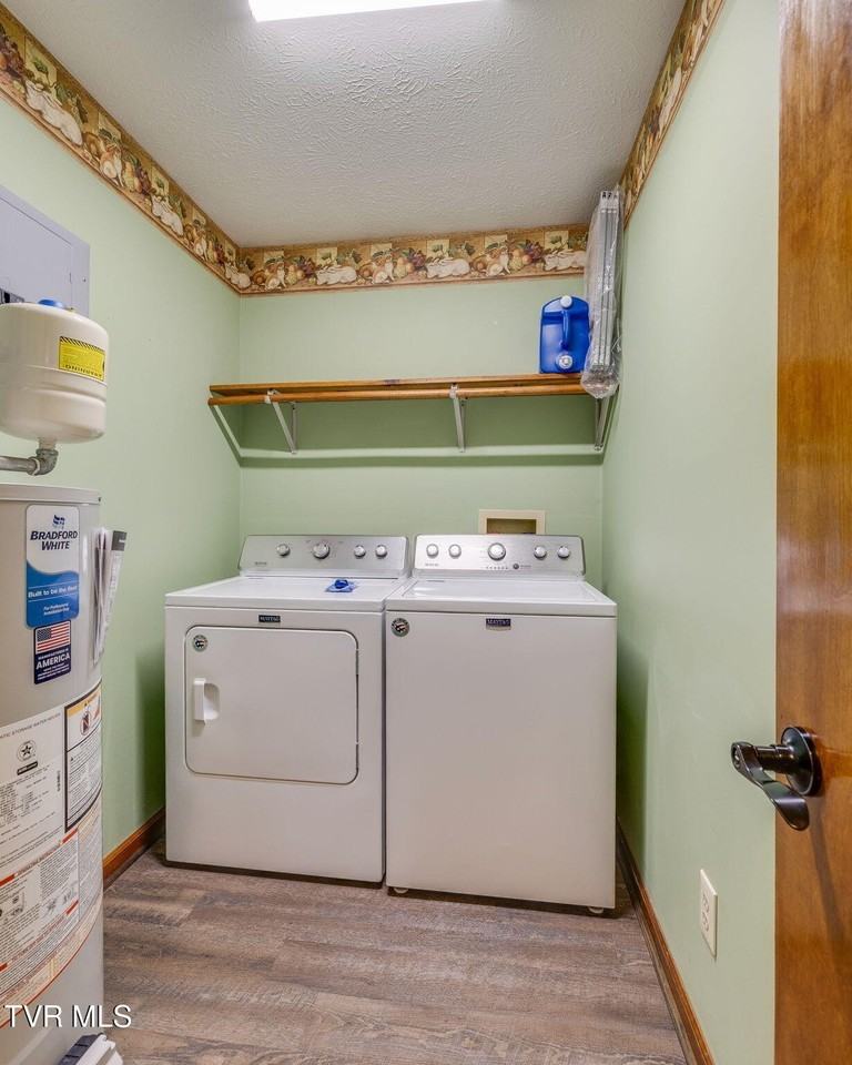 209 Cherry St Apt A - Photo 4 of 25