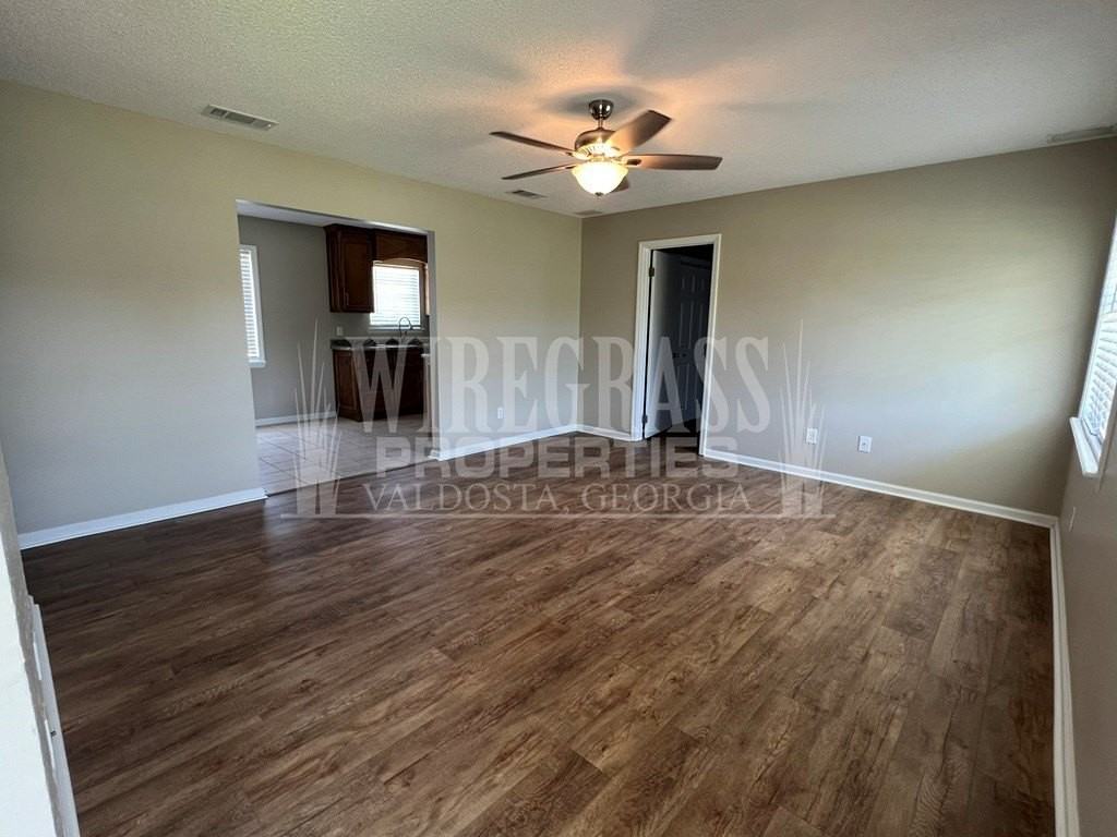 3621 Hillway Dr - Photo 2 of 15