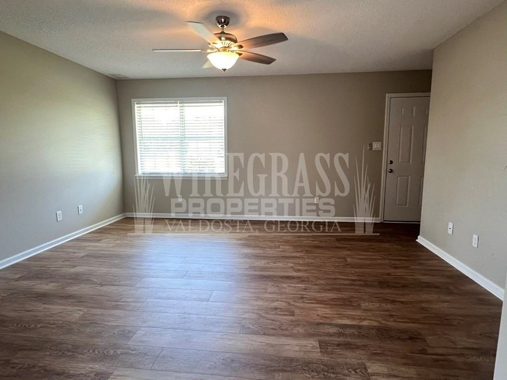 3621 Hillway Dr - Photo 3 of 15