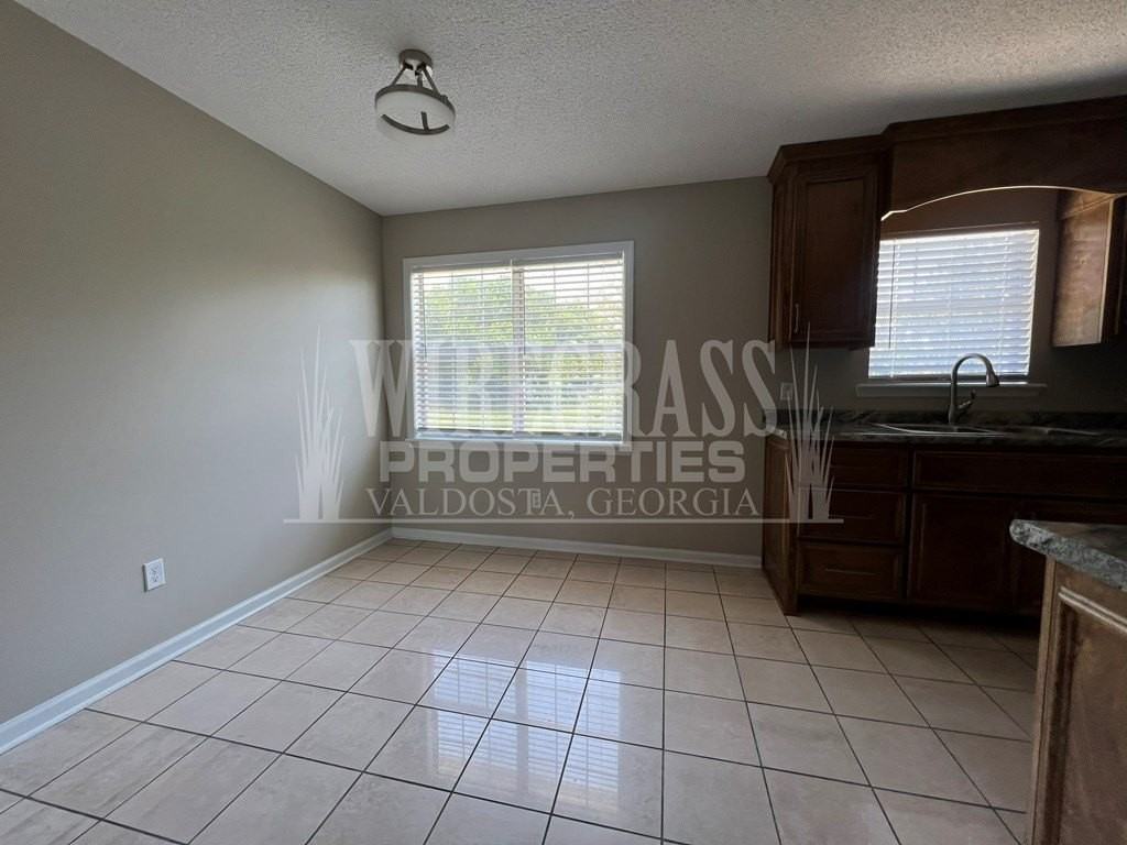 3621 Hillway Dr - Photo 4 of 15