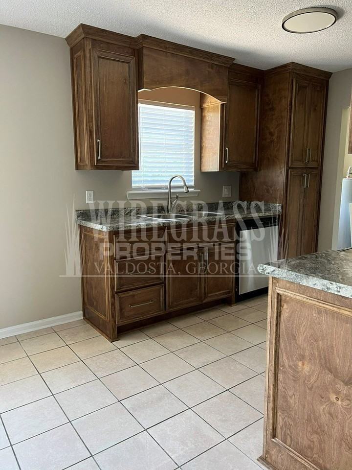 3621 Hillway Dr - Photo 5 of 15