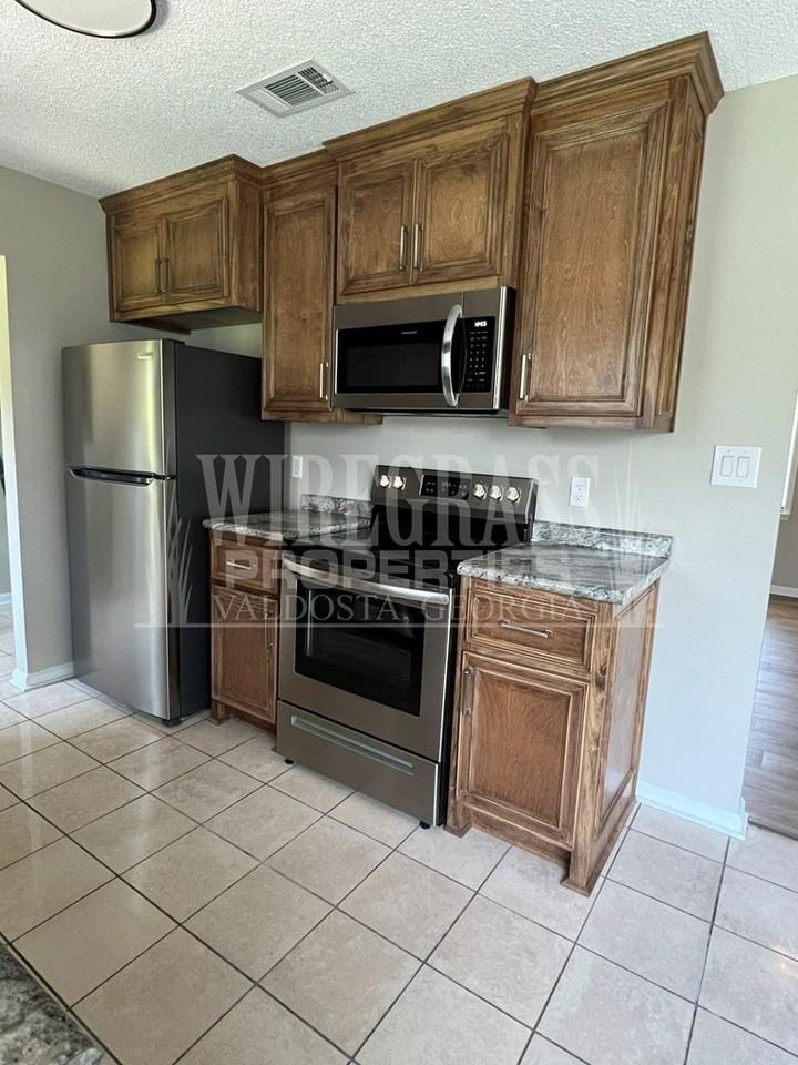 3621 Hillway Dr - Photo 6 of 15