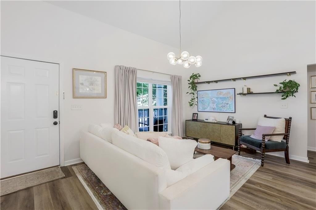 998 Alloway Pl Se - Photo 4 of 39