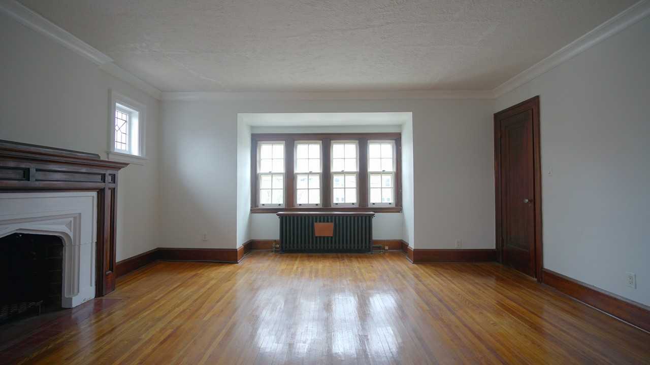 1082 Avenue Rd #2FL - Photo 2 of 19